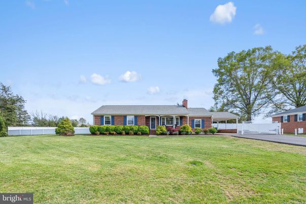 Backyard, Exterior, Facade, Brick Facade, Ranch