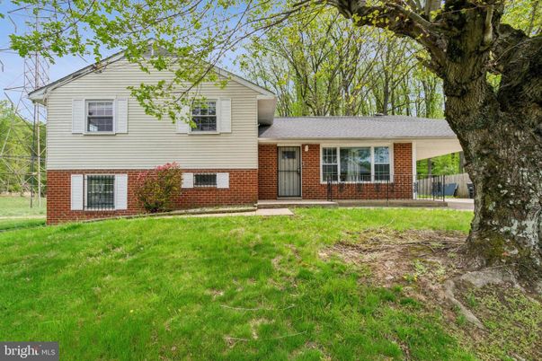 Exterior, Facade, Brick Facade, Split Level