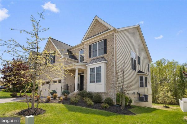 Attached, Exterior, Facade, Brick Facade, Queen Anne Victorian