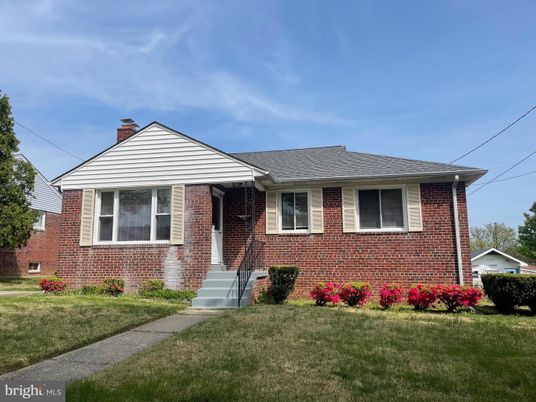 Exterior, Facade, Brick Facade, Split Level