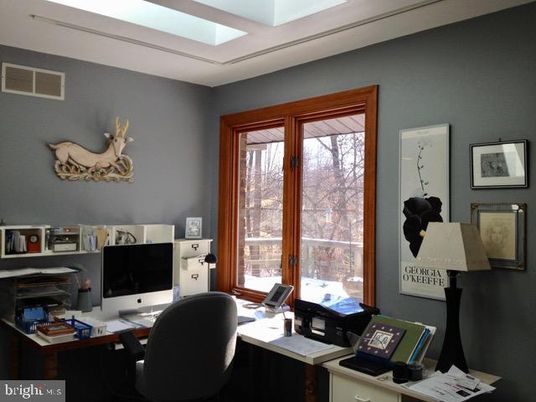 Home Office, Interior