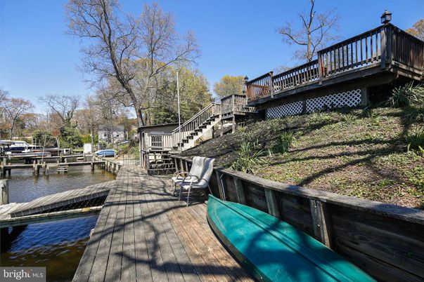 Exterior, Lake