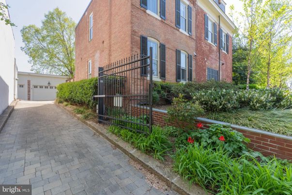 Detached Garage, Exterior, Facade, Brick Facade, Rowhouse