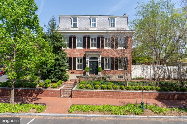 Exterior, Facade, Brick Facade, Georgian