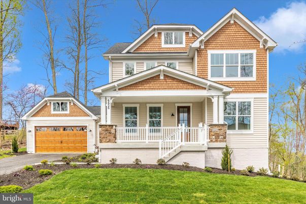 Attached, Exterior, Facade, American Craftsman