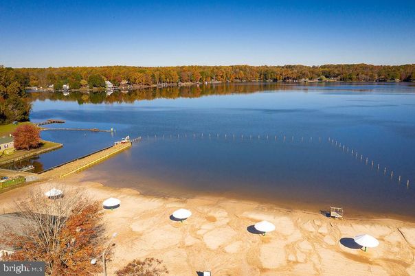 Exterior, Lake