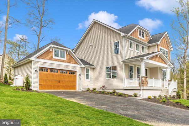 Attached, Exterior, Facade, Farmhouse