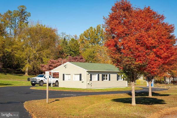 Backyard, Exterior, Facade, Ranch