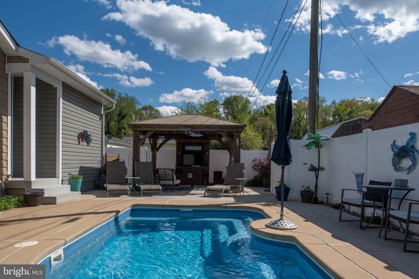 Exterior, Pool
