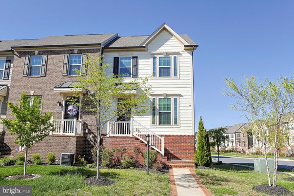 Exterior, Facade, Brick Facade, Queen Anne Victorian