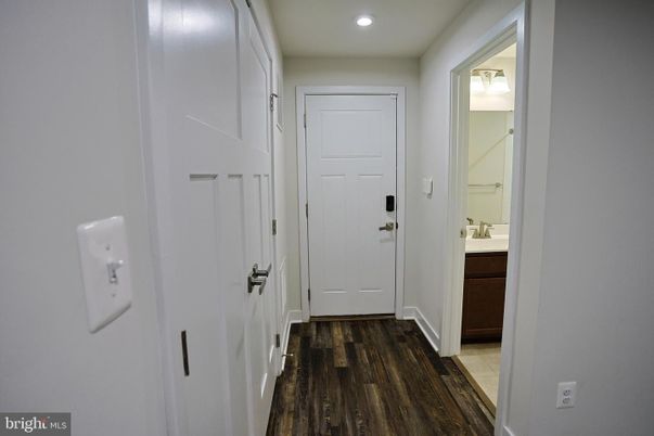 Bathroom, Interior, Recessed Lighting, Wood Texture Flooring