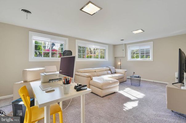 Home Office, Interior