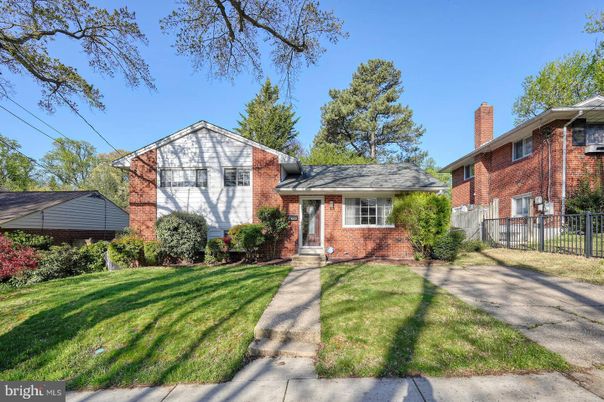 Exterior, Facade, Brick Facade, Split Level