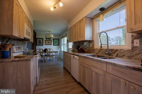 Dining room, Interior, Kitchen, Pendant Lights, Wood Texture Flooring