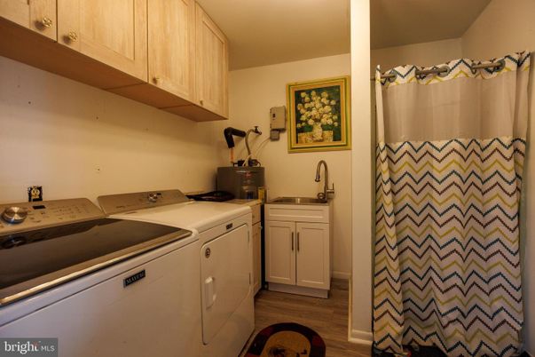 Interior, Washer, Wood Texture Flooring