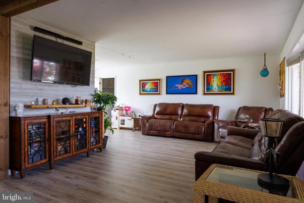 Interior, Living room, Pendant Lights, Wood Texture Flooring