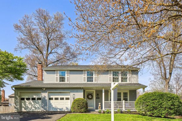 Attached, Exterior, Facade, American Foursquare