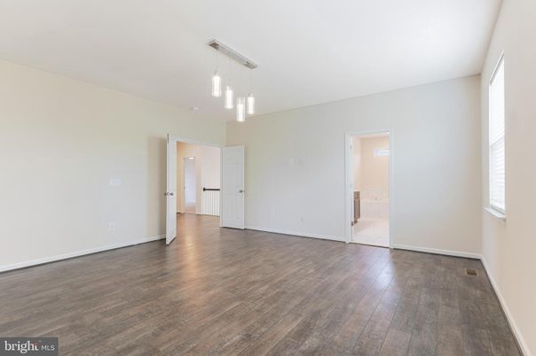 Empty room, Interior, Pendant Lights, Wood Texture Flooring