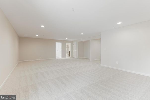 Empty room, Interior, Recessed Lighting
