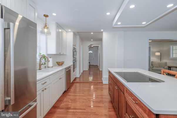 Interior, Kitchen, Living room, Pendant Lights, Recessed Lighting, Stainless Steel Appliances, Wood Texture Flooring