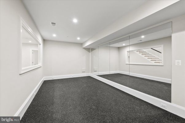 Empty room, Interior, Recessed Lighting