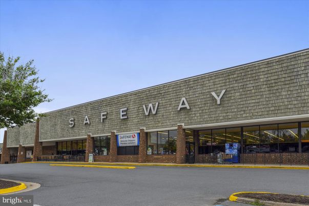 Exterior, Facade, Highrise