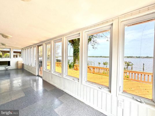 Interior, Sun Room, Water