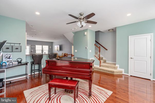 Interior, Piano, Recessed Lighting, Wood Texture Flooring