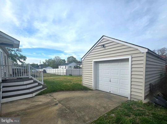 Backyard, Detached Garage, Exterior
