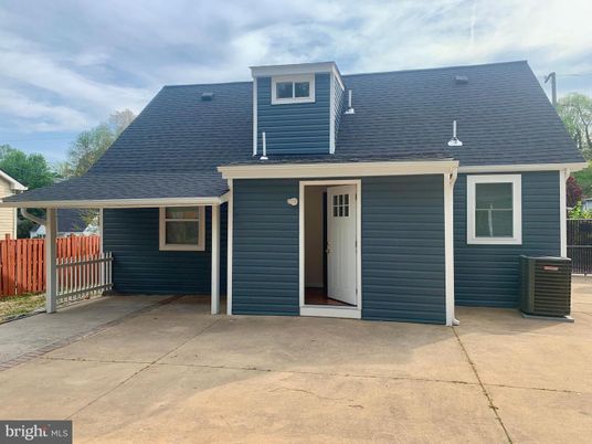 Exterior, Facade, Cape Cod