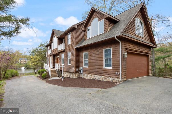 Attached, Exterior, Facade, Log Home
