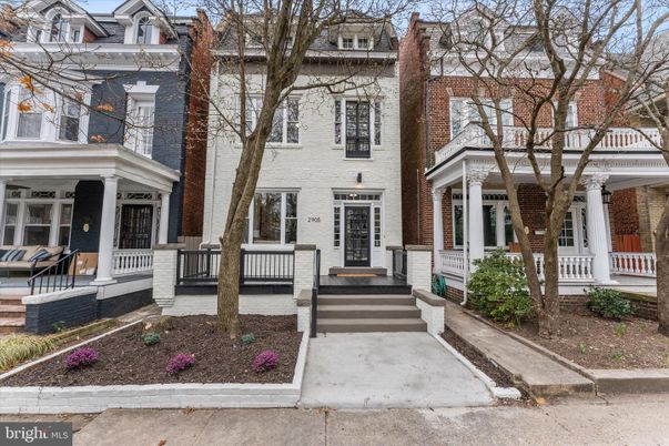 Exterior, Facade, Brick Facade, Rowhouse