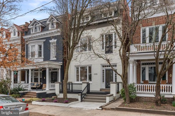Exterior, Facade, Brick Facade, American Foursquare