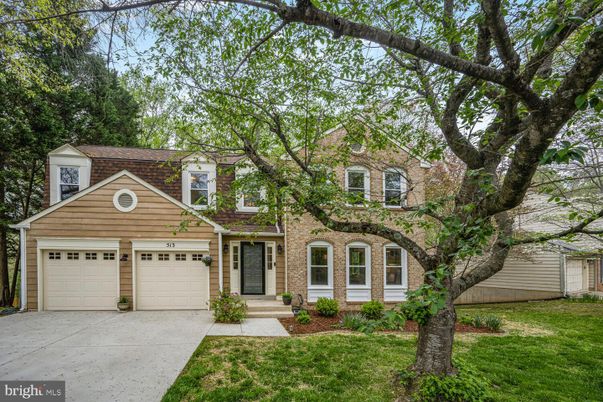 Attached, Exterior, Facade, Brick Facade, Cape Cod