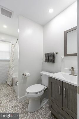 Bathroom, Interior, Recessed Lighting