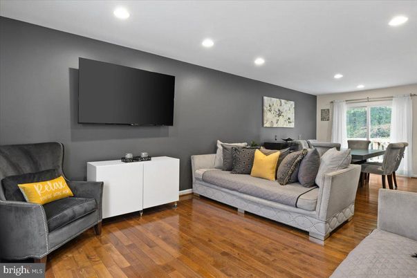Dining room, Interior, Living room, Recessed Lighting, Wood Texture Flooring
