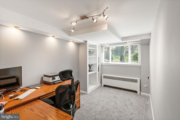 Home Office, Interior