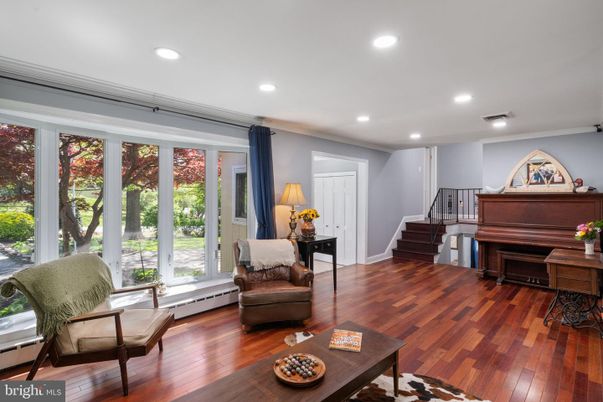 Interior, Piano, Recessed Lighting, Wood Texture Flooring