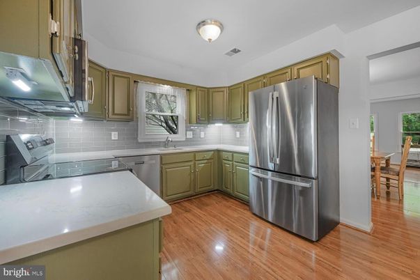 Dining room, Interior, Kitchen, Stainless Steel Appliances, Wood Texture Flooring