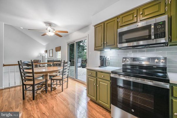 Dining room, Interior, Kitchen, Stainless Steel Appliances, Wood Texture Flooring