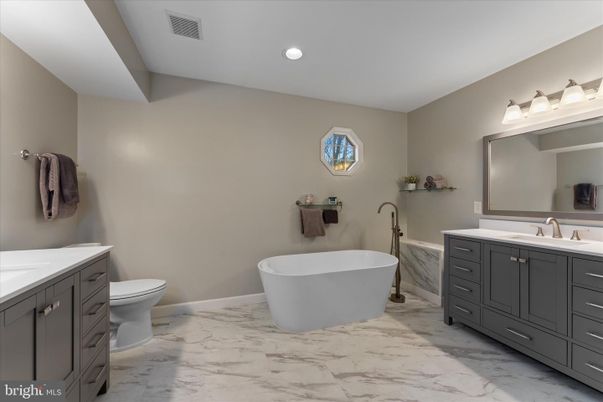 Bathroom, Dual Sink Vanities, Free Standing Baths, Interior, Marble, Recessed Lighting