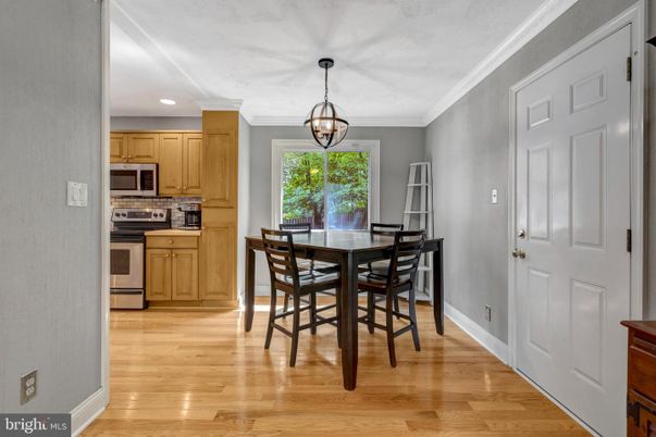 Dining room, Interior, Kitchen, Pendant Lights, Recessed Lighting, Wood Texture Flooring
