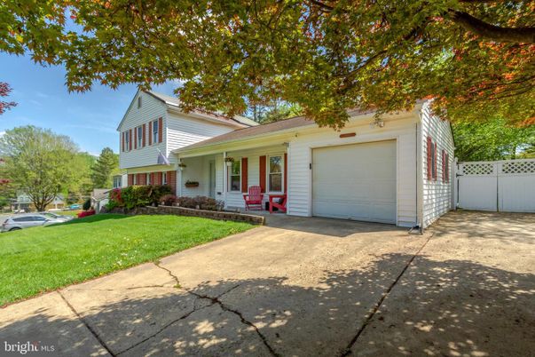 Attached, Exterior, Facade, Ranch