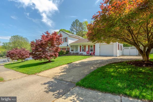 Attached, Exterior, Facade, Ranch