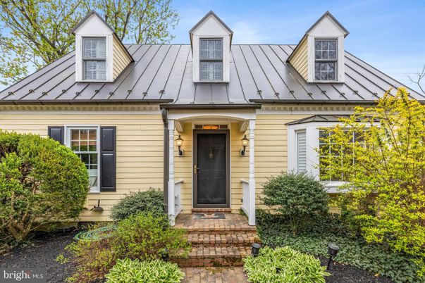 Exterior, Facade, Cape Cod