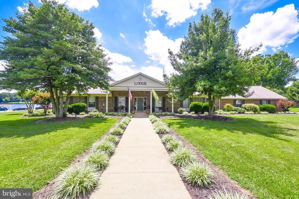Backyard, Exterior, Facade, Ranch