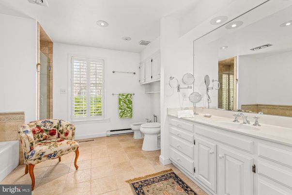 Bathroom, Dual Sink Vanities, Interior, Recessed Lighting