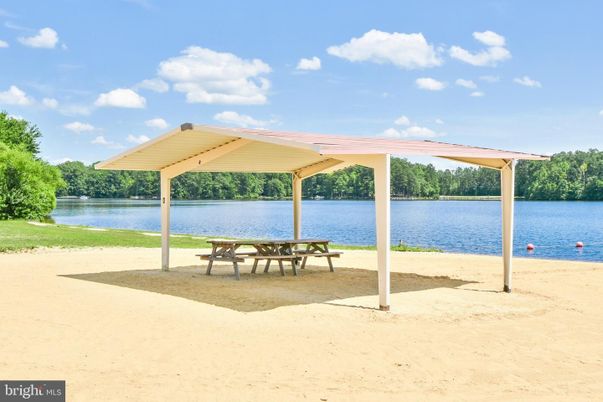 Exterior, Lake