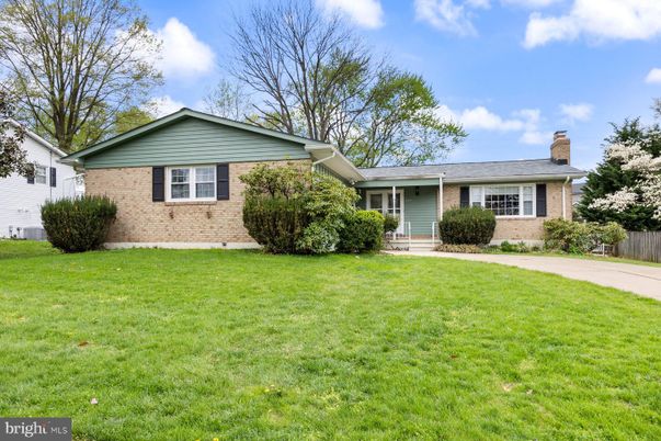 Backyard, Exterior, Facade, Brick Facade, Ranch