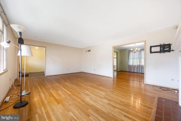 Chandelier, Empty room, Interior, Wood Texture Flooring